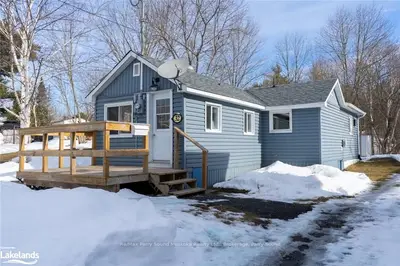 32 RAILWAY Avenue, Parry Sound, ON P2A 2R6