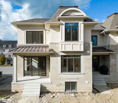 11 Bay Street E 10, Blue Mountains, On N0h 2p0