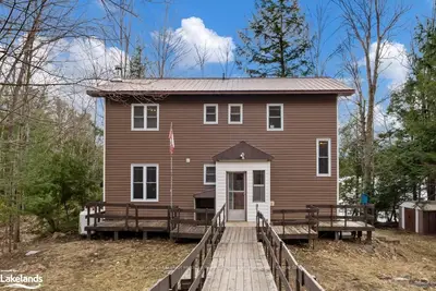229 Pine Ridge Road, Huntsville, On P1h 2j3