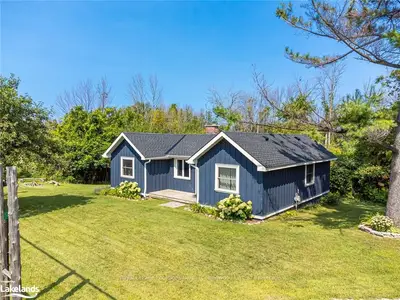 Detached in Blue Mountains