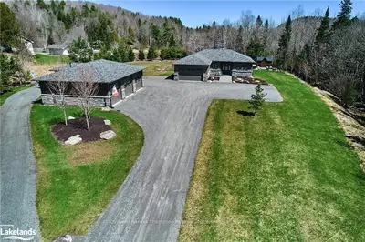 176 Brunel Road, Huntsville, On P1h 1r6