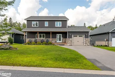 18 Woodstream Drive, Huntsville, On P1h 0b7