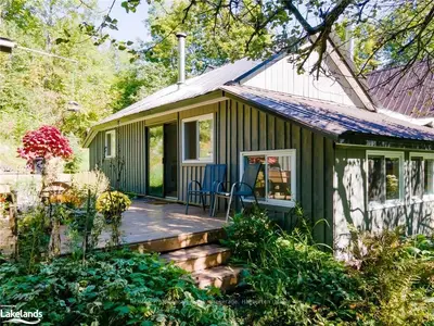 1093 COUMBS Road, Highlands East, ON K0L 2Y0
