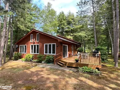 1122 EDWARD SANDERSON Road, Highlands East, ON K0L 3C0