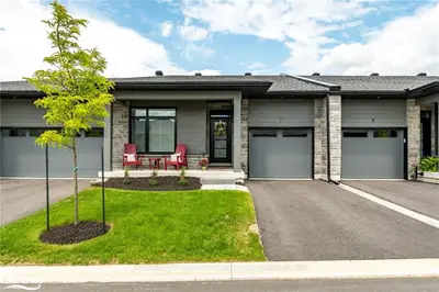 7 BLUE BIRCH Lane, Huntsville, ON P1H 0G4