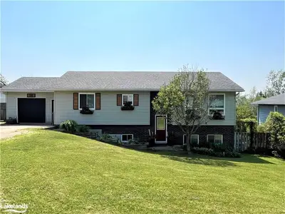 14 GLENWOOD Drive, Huntsville, ON P1H 1B8
