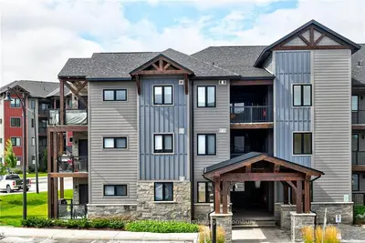 10 BEAUSOLEIL Lane 301, Blue Mountains, ON L9Y 2X5