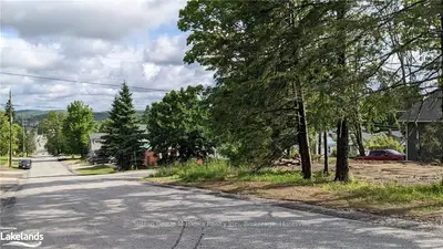 68 CENTRE Street, Huntsville, ON P1H 1T1