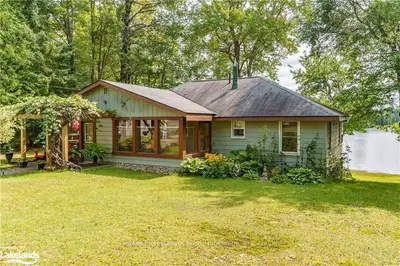 11 CAROL Street, Lake of Bays, ON P0B 1A0