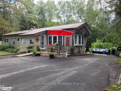 14 BUCK Avenue, Huntsville, ON P1H 2J2