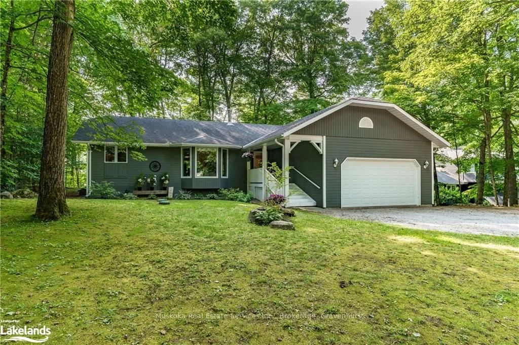 90 CLARKE Crescent, Huntsville, ON P0B 1L0