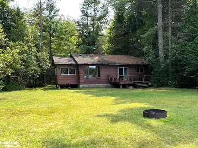 1043 CONSTANCE Road, Dysart et al, ON K0L 1X0