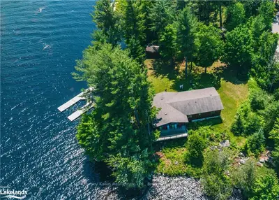 1082 WOODWINDS Road, Muskoka Lakes, ON P1P 1R2