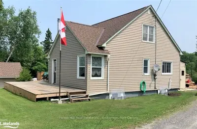 14 NORTH Road, Parry Sound Remote Area, ON P0H 2A0