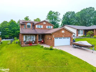 8 VIRGINIA Heights, Parry Sound, ON P2A 3A7
