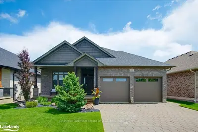 125 COLLINS Way, Strathroy-Caradoc, ON N7G 0G2