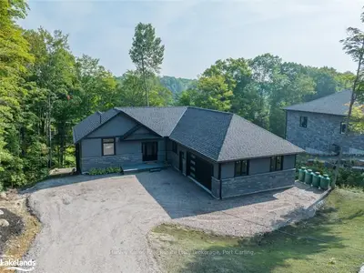 36 ESTATE Drive, Muskoka Lakes, ON P0B 1J0