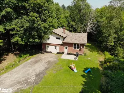 1052 OLD FALKENBURG Road, Bracebridge, ON P1L 1X4