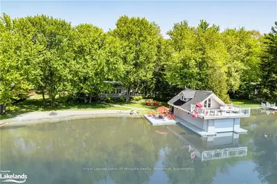 1037 MAPLEWOOD Road, Bracebridge, ON P1L 1W8