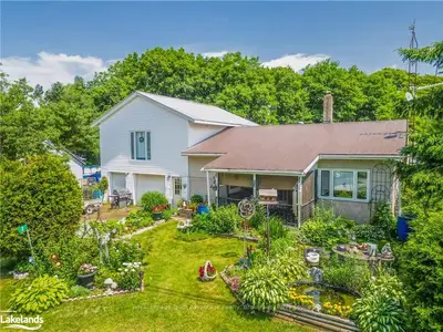2 CHARLES Street, Seguin, ON P2A 0B6