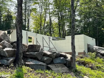 175 STEPHENSON 8 Road E, Huntsville, ON P0B 1L0