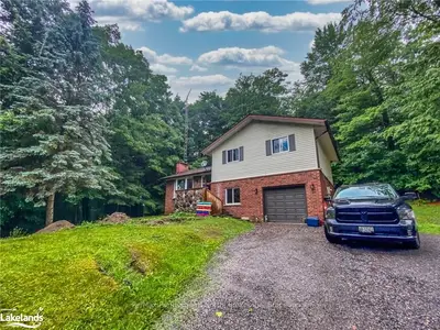 1037 OAKLAND Drive, Bracebridge, ON P1L 1W8