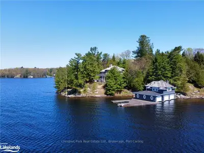 2631 MUSKOKA RD 118 (MOOT POINT ) Road W 8, Muskoka Lakes, ON P0B 1J0