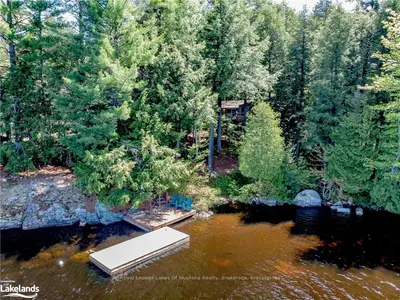 1041 MENOMINEE LAKE Road, Lake of Bays, ON P0A 1A0