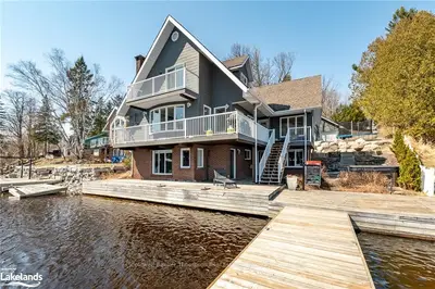 1 LAKE Drive, Huntsville, ON P1H 1G1