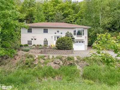 1290 FALKENBURG Road, Muskoka Lakes, ON P1L 1X4