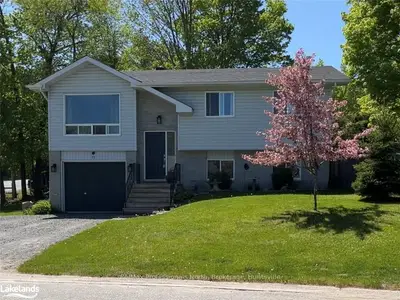 27 KNOTTY PINE Trail, Huntsville, ON P1H 1S7