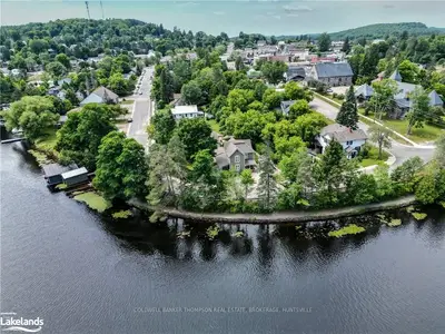 9 RIVER Street, Huntsville, ON P1H 1P1