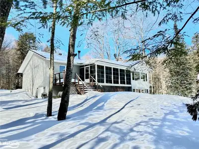 1033 WATSON Road, Lake of Bays, ON P0B 1A0