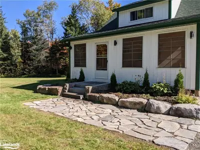 1953 MANITOBA Street, Bracebridge, ON P1L 1W9