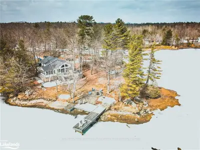 31 Sanders Drive, Georgian Bay, On L0k 1e0
