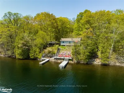 1103 STROUD BEACH Road, Muskoka Lakes, ON P0B 1M0