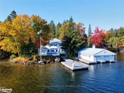 1107 ELGIN HOUSE Road, Muskoka Lakes, ON P0B 1J0