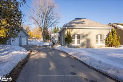 18 Elm Street, Huntsville, On P1h 1l1