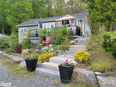 11 MADELINE Street, Huntsville, ON P1H 1L8