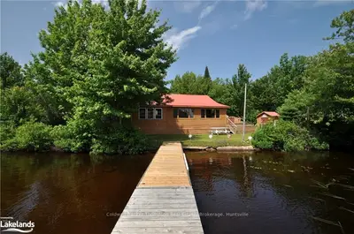 158 PEACOCK BAY Road, Huntsville, ON P1H 2J2