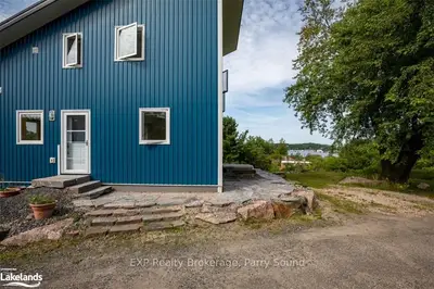 10 MACFARLANE Street, Parry Sound, ON P2A 2N2