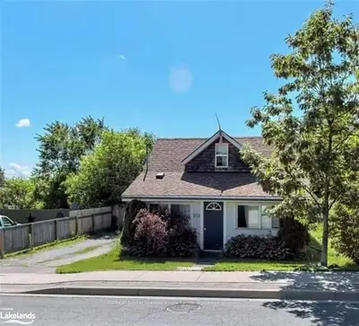 915 MUSKOKA Road S, Gravenhurst, ON P1P 1K4