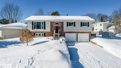 11 BEECHWOOD Path, Huntsville, ON P1H 1S8