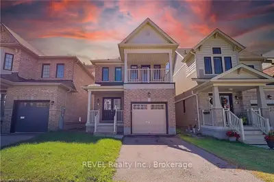 Detached in Niagara Falls