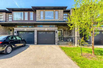 Att/Row/Townhouse in Hamilton