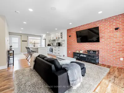 Condo Townhouse in Hamilton