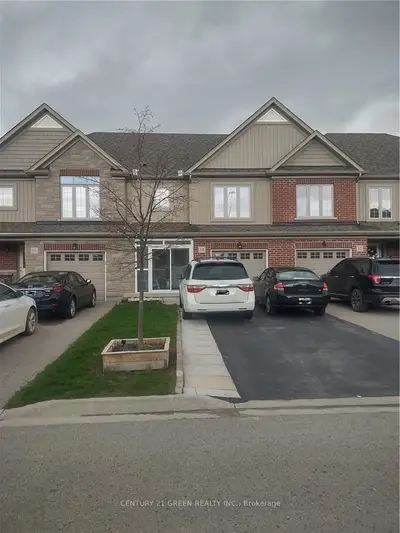 Att/Row/Townhouse in North Dumfries