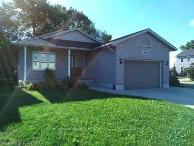 381 Murray Boulevard, Kincardine, On N2z 3b3