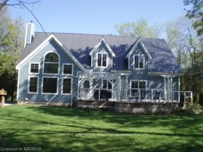 13 Crescent Street, South Bruce Peninsula, On N0h 1p0