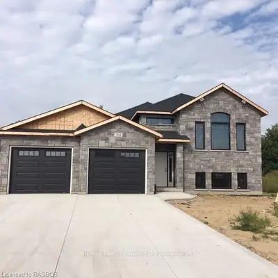 391 Peirson Avenue, Saugeen Shores, On N0h 2c1